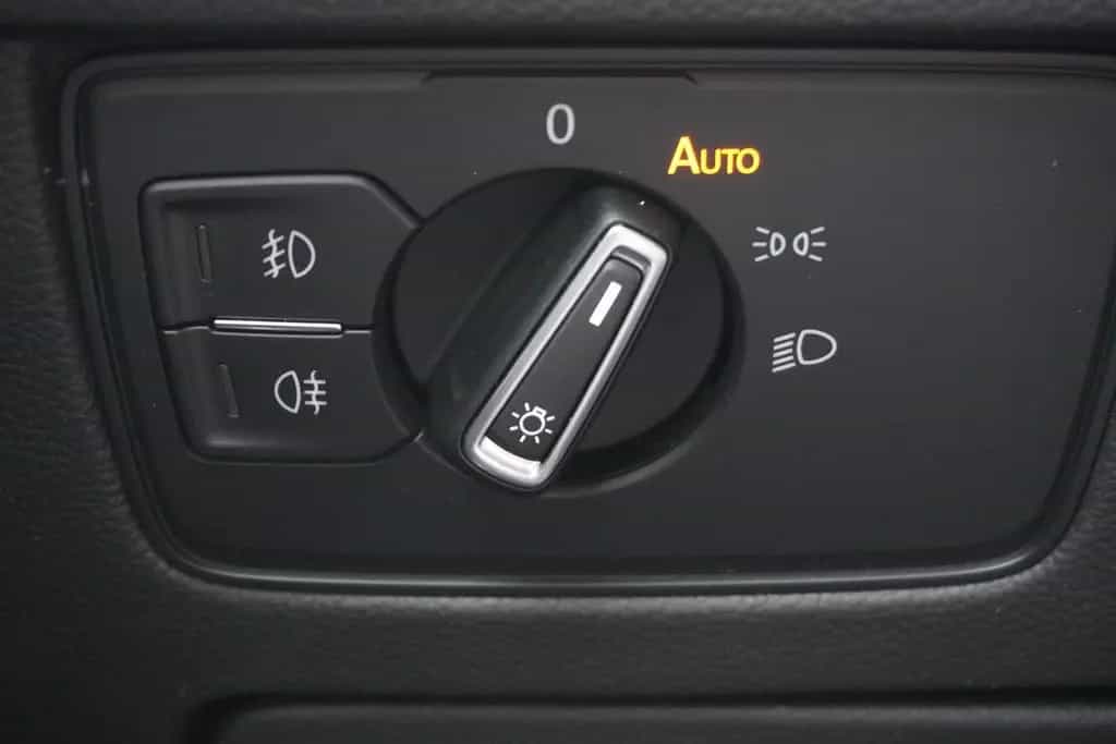 Volkswagen Passat Variant 1.5 TSI DSG Business LED AHK Navi 01/2020-photo-31