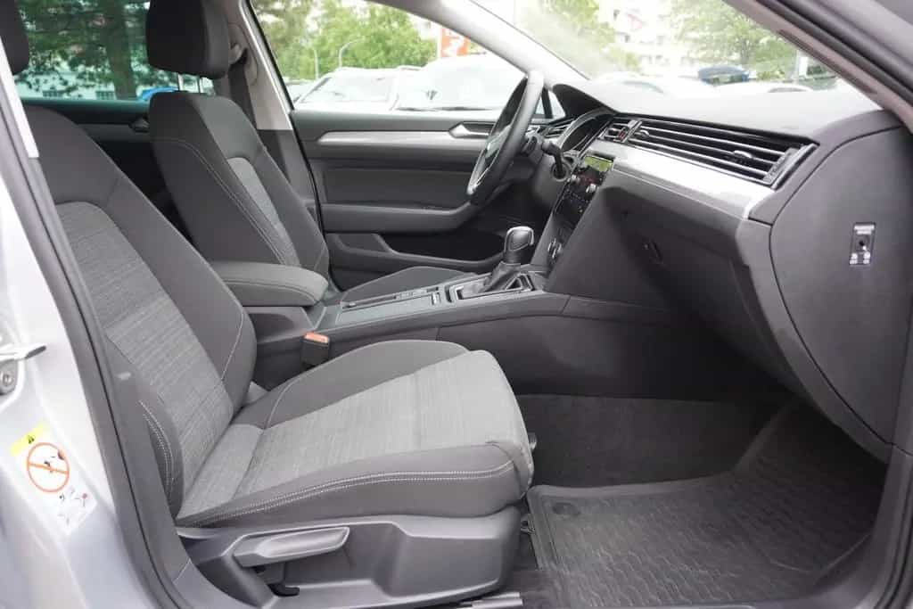 Volkswagen Passat Variant 1.5 TSI DSG Business LED AHK Navi 01/2020-photo-36