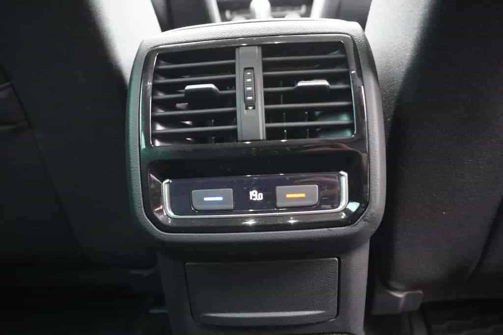 Volkswagen Passat Variant 1.5 TSI DSG Business LED AHK Navi 01/2020-photo-38