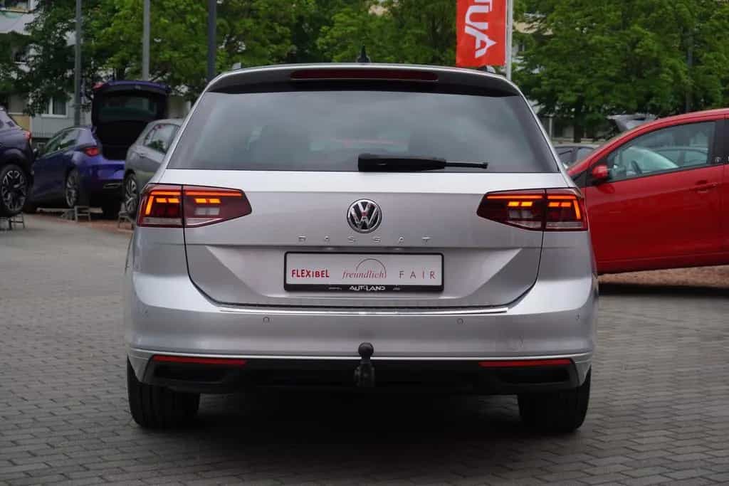 Volkswagen Passat Variant 1.5 TSI DSG Business LED AHK Navi 01/2020-photo-4