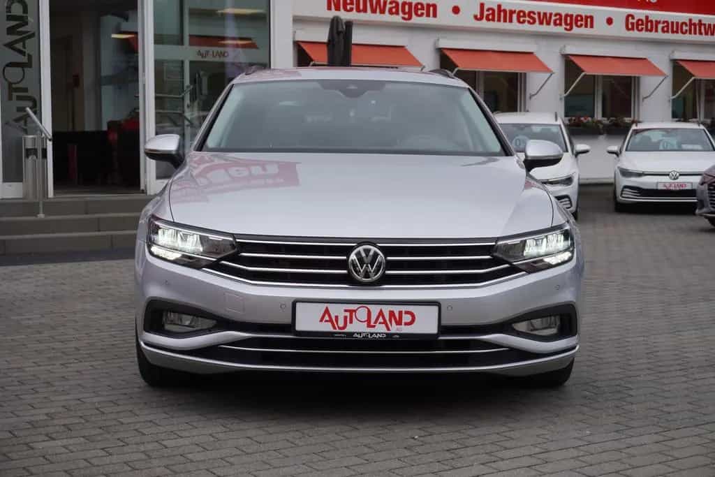 Volkswagen Passat Variant 1.5 TSI DSG Business LED AHK Navi 01/2020-photo-8