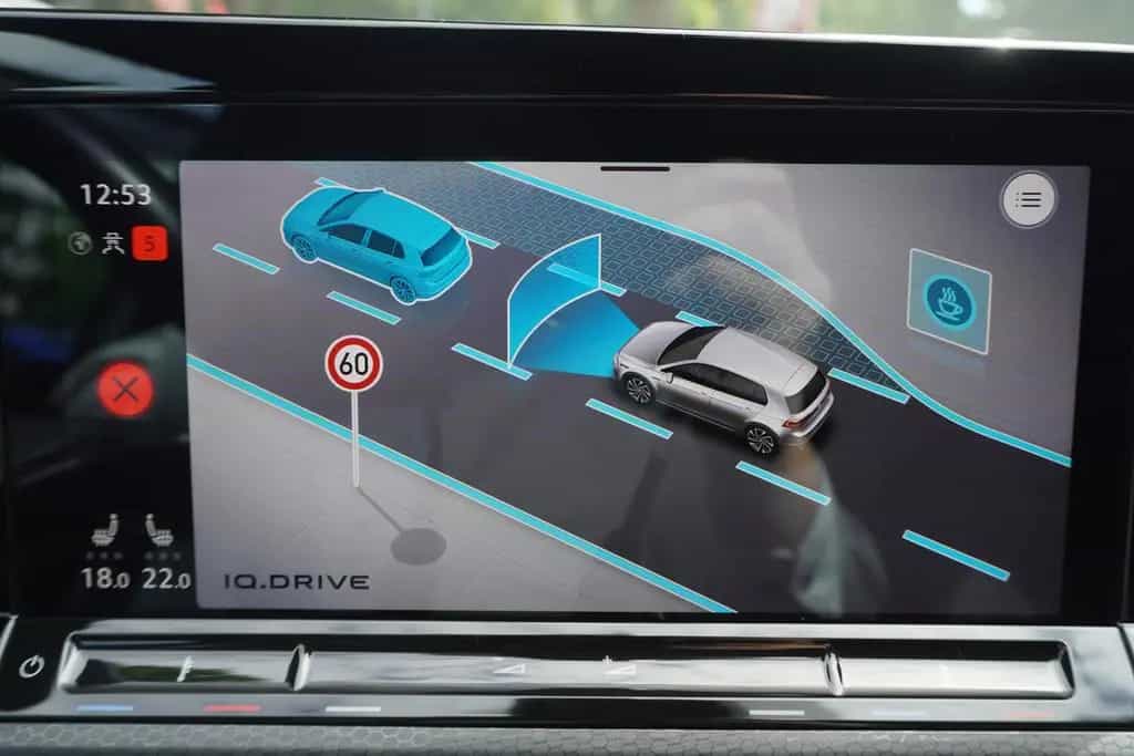 Volkswagen Golf VIII 2.0 GTI DSG LED Navi AHK App Connect 10/2020-photo-25