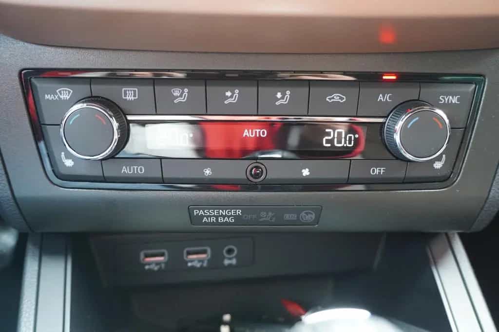 Seat Ibiza 1.0 TSI Xcellence LED Kamera Navi FullLink 11/2018-photo-27