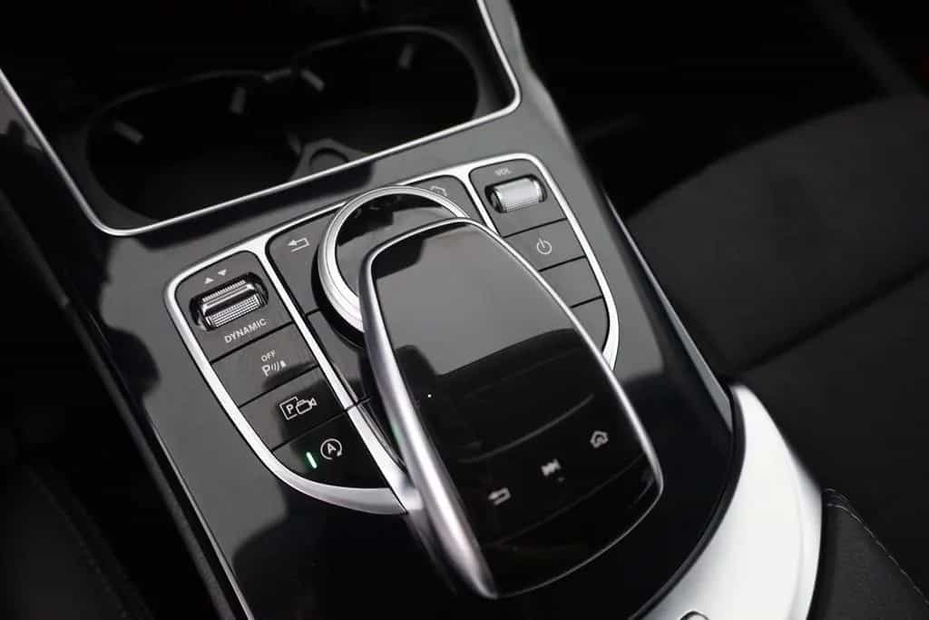 Mercedes-Benz C 300 C300 T Avantgarde LED Navi Kamera Tempomat AHK 08/2018-photo-13
