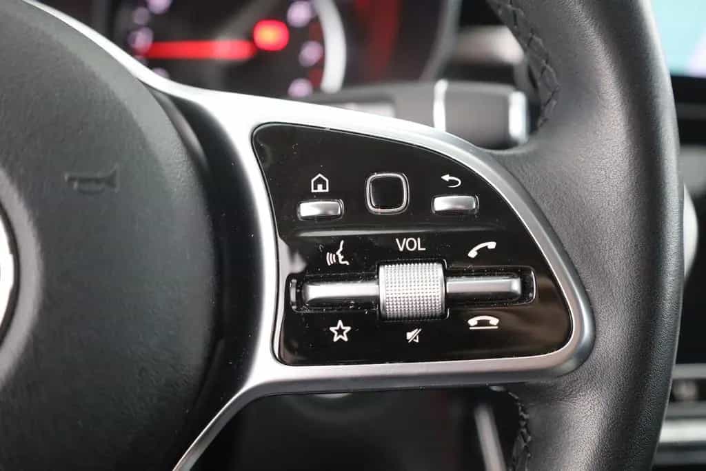 Mercedes-Benz C 300 C300 T Avantgarde LED Navi Kamera Tempomat AHK 08/2018-photo-16