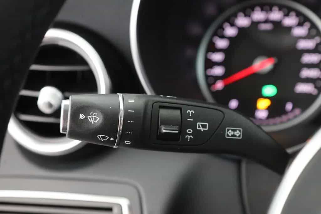 Mercedes-Benz C 300 C300 T Avantgarde LED Navi Kamera Tempomat AHK 08/2018-photo-18