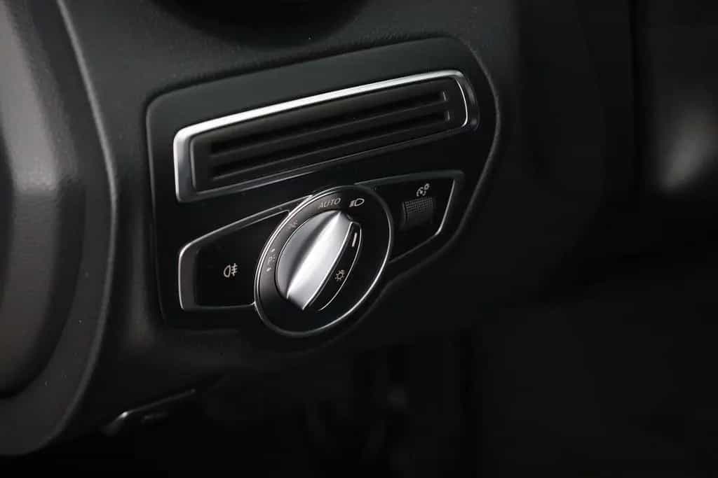 Mercedes-Benz C 300 C300 T Avantgarde LED Navi Kamera Tempomat AHK 08/2018-photo-20