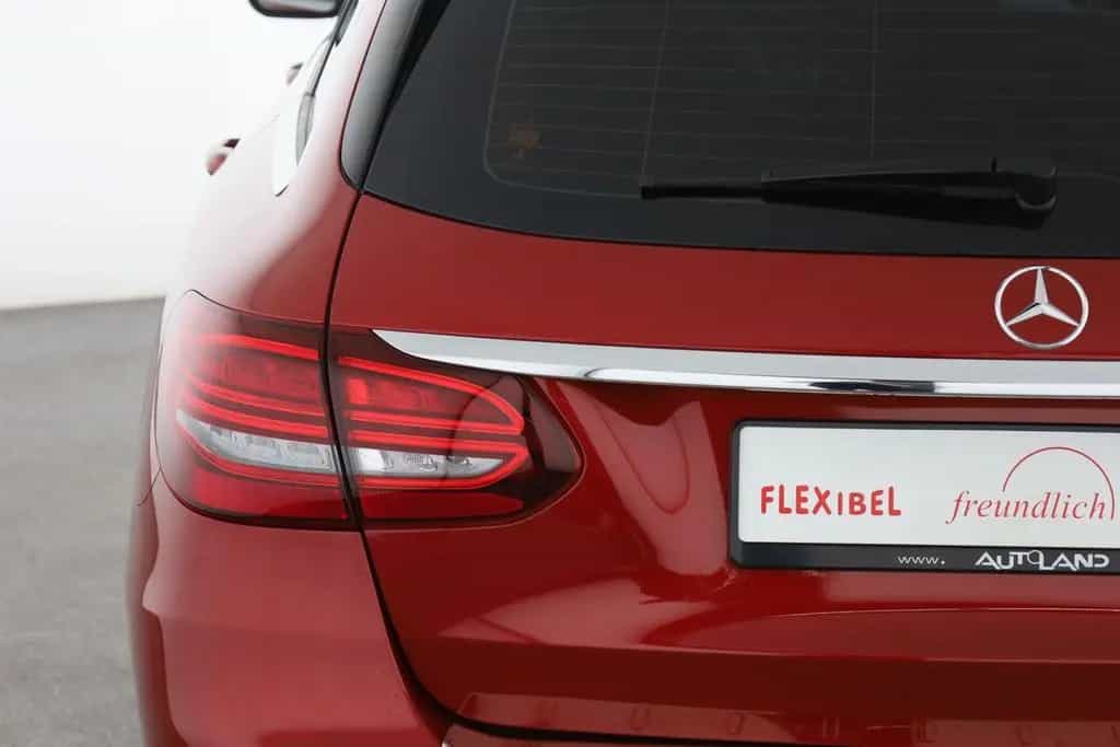 Mercedes-Benz C 300 C300 T Avantgarde LED Navi Kamera Tempomat AHK 08/2018-photo-32