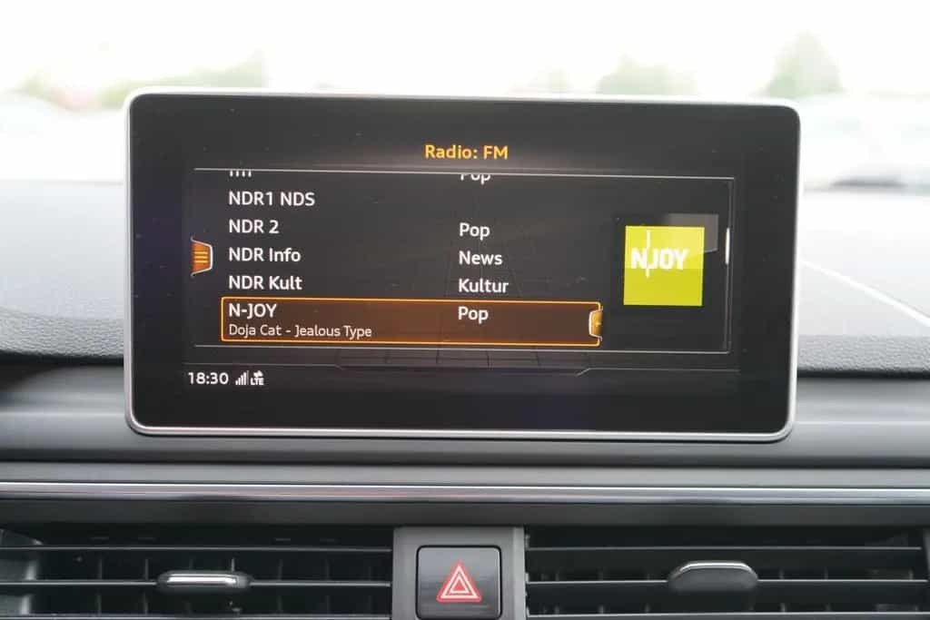 Audi A4 Avant 40 2.0 TFSI S line LED Navi 07/2019-photo-13