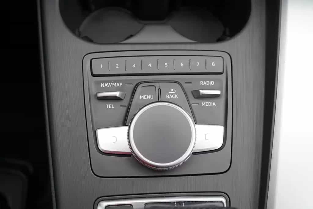 Audi A4 Avant 40 2.0 TFSI S line LED Navi 07/2019-photo-17