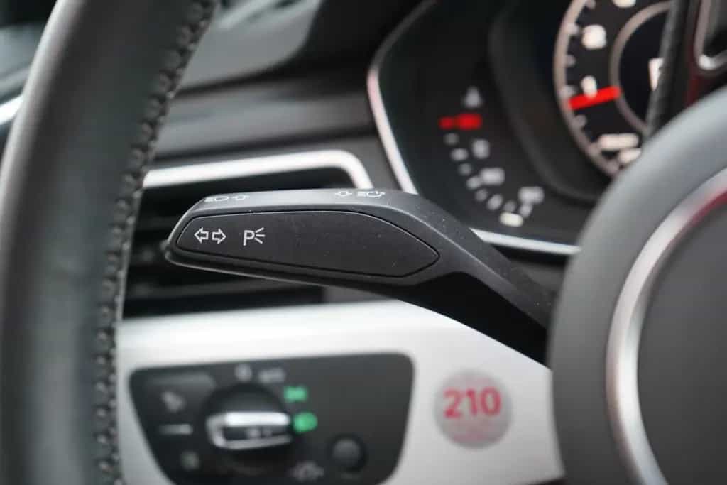 Audi A4 Avant 40 2.0 TFSI S line LED Navi 07/2019-photo-23