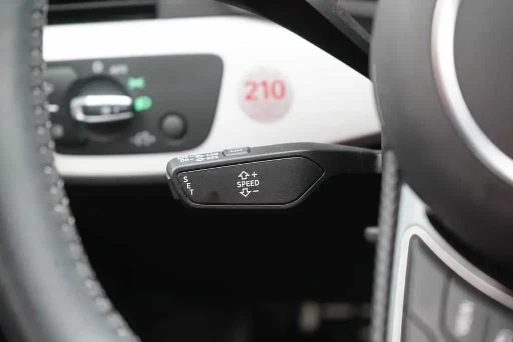 Audi A4 Avant 40 2.0 TFSI S line LED Navi 07/2019-photo-24