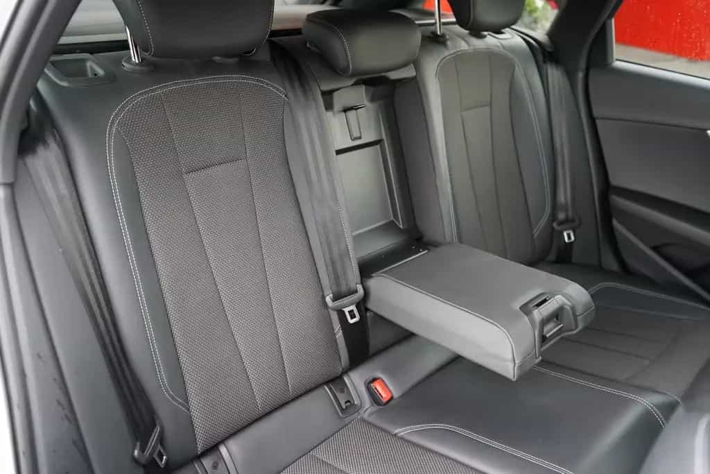 Audi A4 Avant 40 2.0 TFSI S line LED Navi 07/2019-photo-32