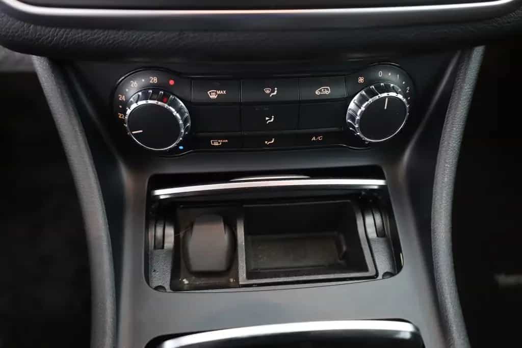 Mercedes-Benz GLA 220 Urban 4Matic LED Navi Sitzheizung PDC 01/2020-photo-12