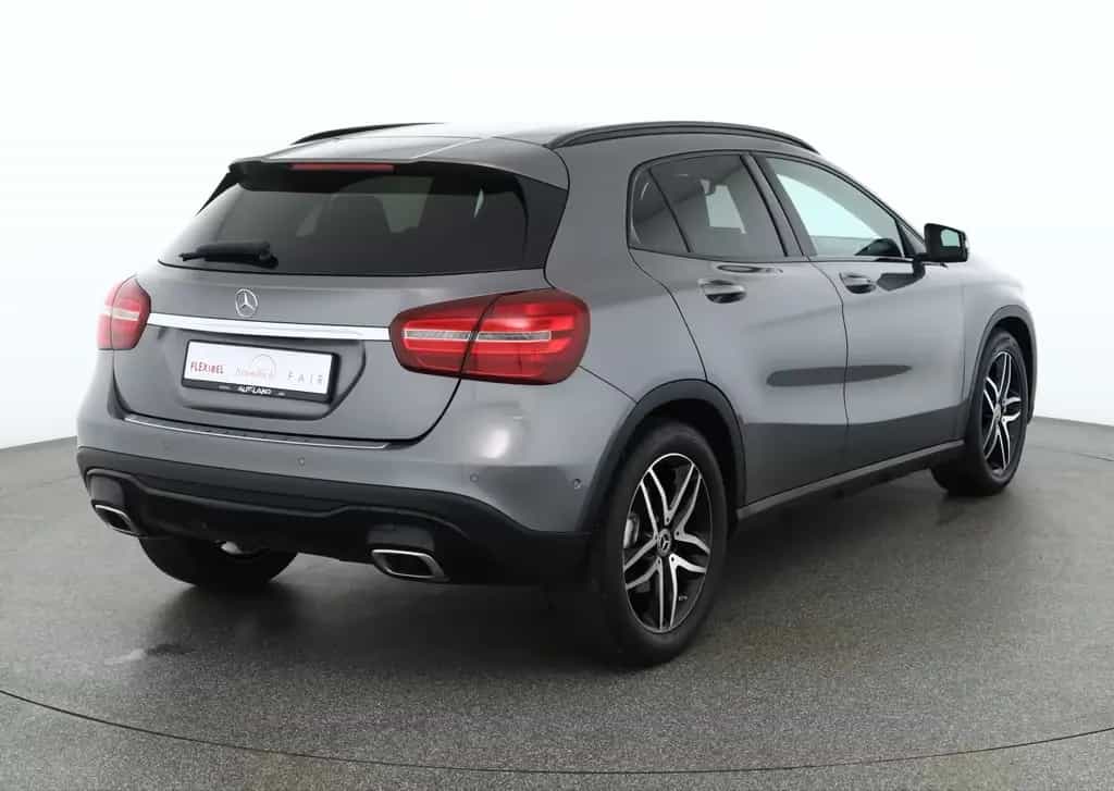 Mercedes-Benz GLA 220 Urban 4Matic LED Navi Sitzheizung PDC 01/2020-photo-4