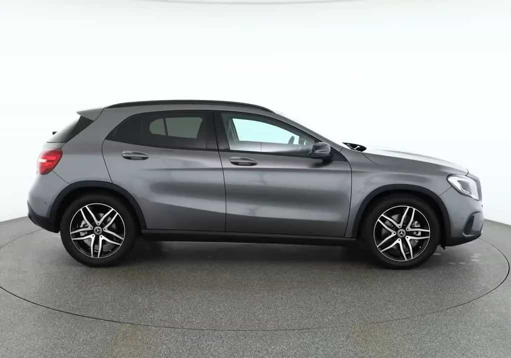 Mercedes-Benz GLA 220 Urban 4Matic LED Navi Sitzheizung PDC 01/2020-photo-5