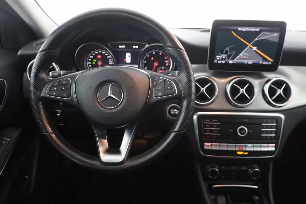 Mercedes-Benz GLA 220 Urban 4Matic LED Navi Sitzheizung PDC 01/2020-photo-9