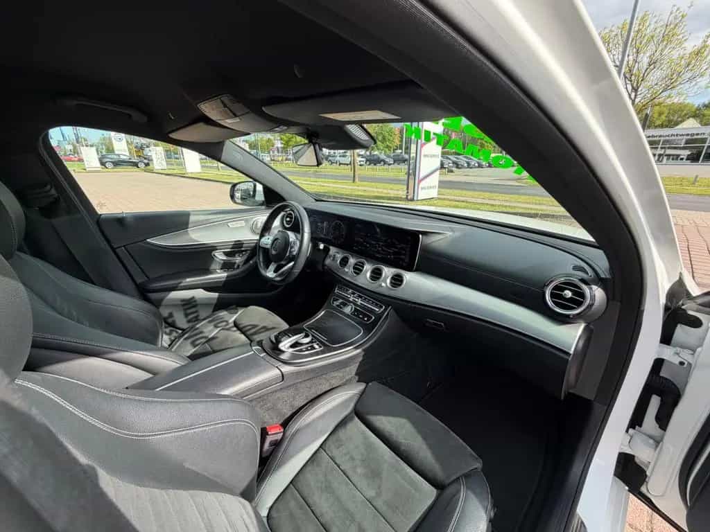 Mercedes-Benz E 300 E T-Modell E 300 d AMG Line 10/2018-photo-3
