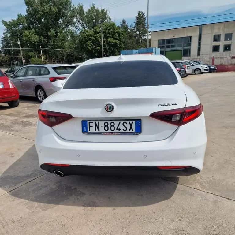 Alfa Romeo Giulia 2.2 Turbodiesel 150 CV AT8 SOL 08/2018-photo-3