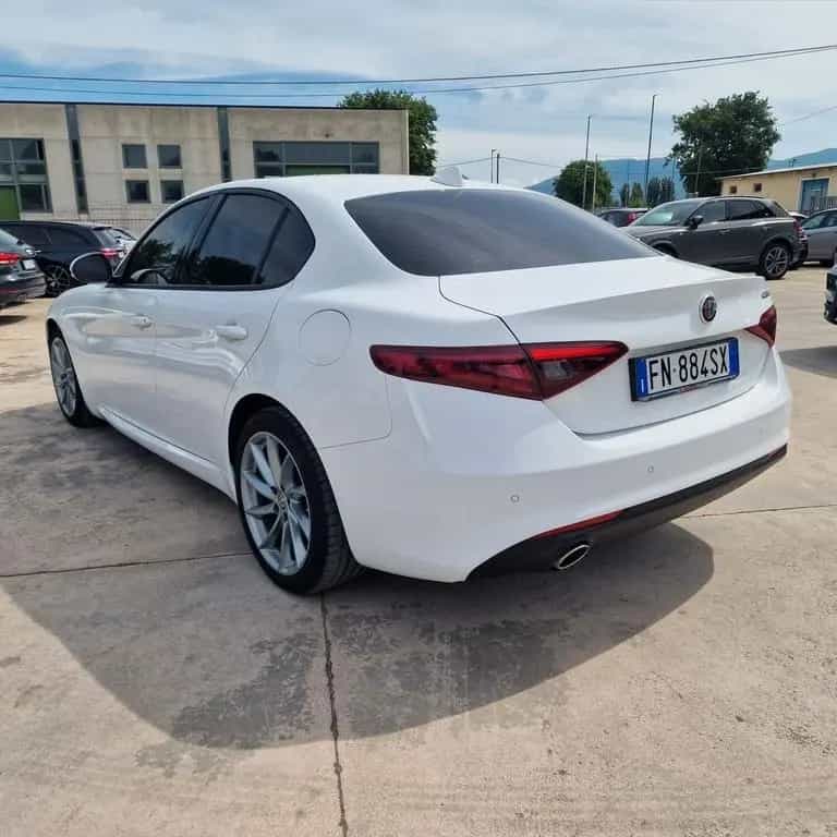 Alfa Romeo Giulia 2.2 Turbodiesel 150 CV AT8 SOL 08/2018-photo-4