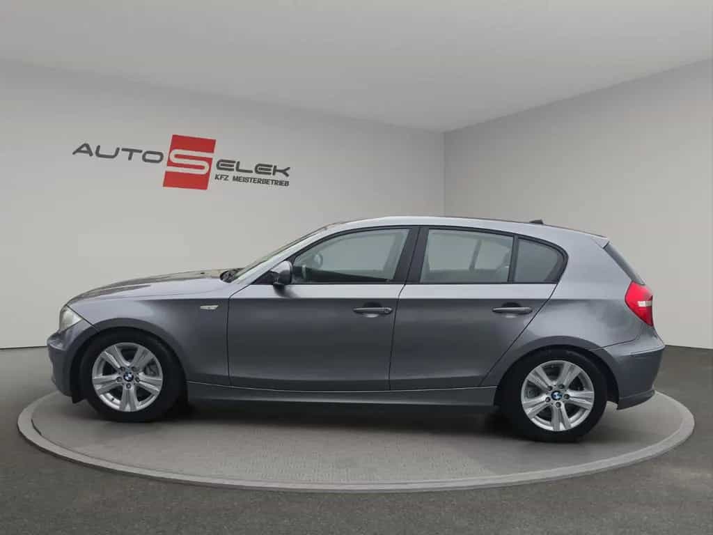 BMW 118 i 1 Limousine PDC+SHZ+TEMPOMAT+KLIMA 06/2011-photo-1