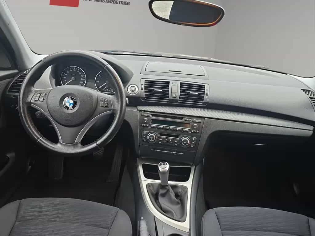 BMW 118 i 1 Limousine PDC+SHZ+TEMPOMAT+KLIMA 06/2011-photo-12