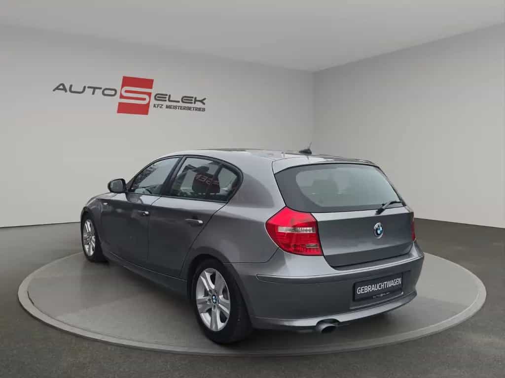 BMW 118 i 1 Limousine PDC+SHZ+TEMPOMAT+KLIMA 06/2011-photo-2