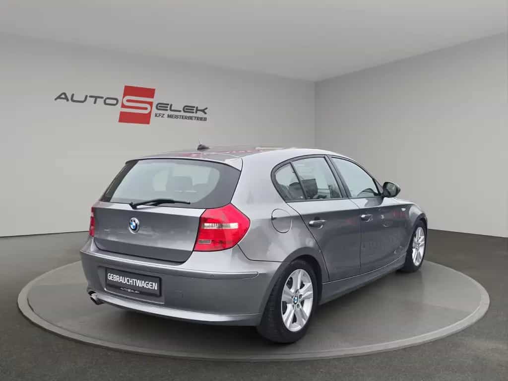 BMW 118 i 1 Limousine PDC+SHZ+TEMPOMAT+KLIMA 06/2011-photo-4