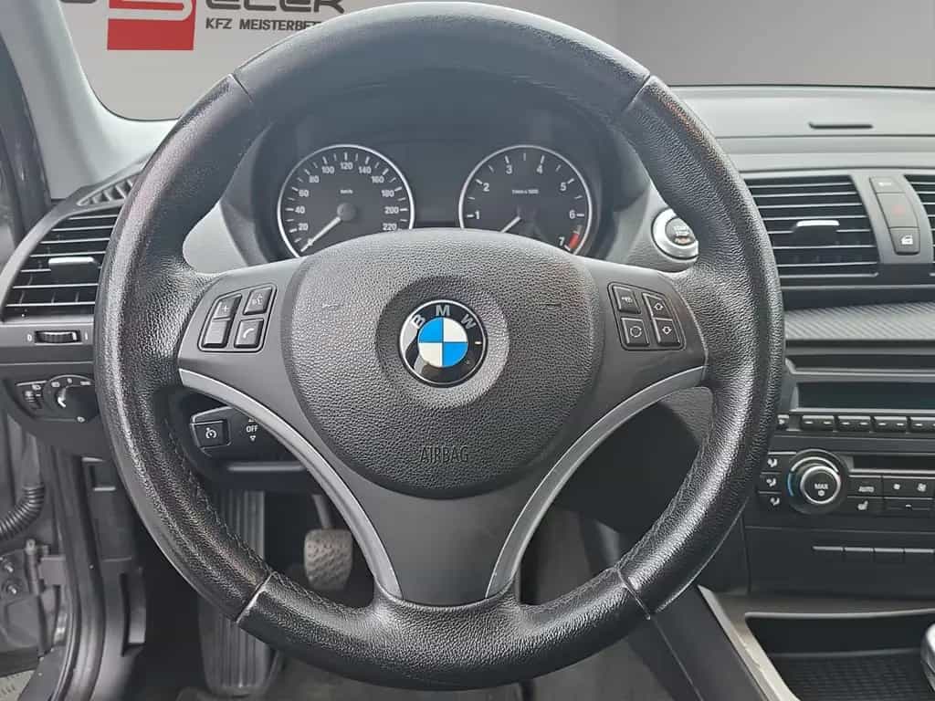BMW 118 i 1 Limousine PDC+SHZ+TEMPOMAT+KLIMA 06/2011-photo-9