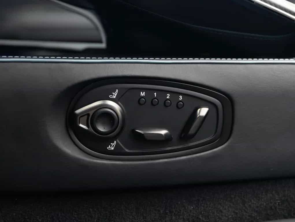 Aston Martin V8 Vantage Vantage Roadster, NEW MODEL, B&W audio, null-photo-10