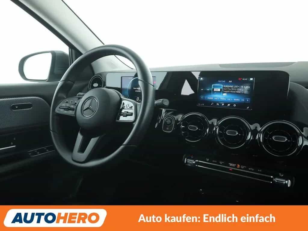 Mercedes-Benz GLA 180 Aut.*NAVI*TEMPO*CAM*PDC*SHZ* 03/2021-photo-12