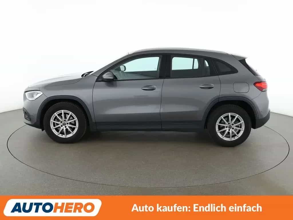 Mercedes-Benz GLA 180 Aut.*NAVI*TEMPO*CAM*PDC*SHZ* 03/2021-photo-2
