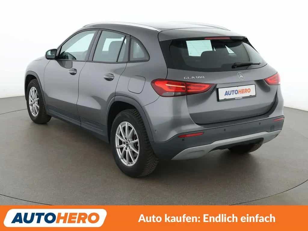 Mercedes-Benz GLA 180 Aut.*NAVI*TEMPO*CAM*PDC*SHZ* 03/2021-photo-3