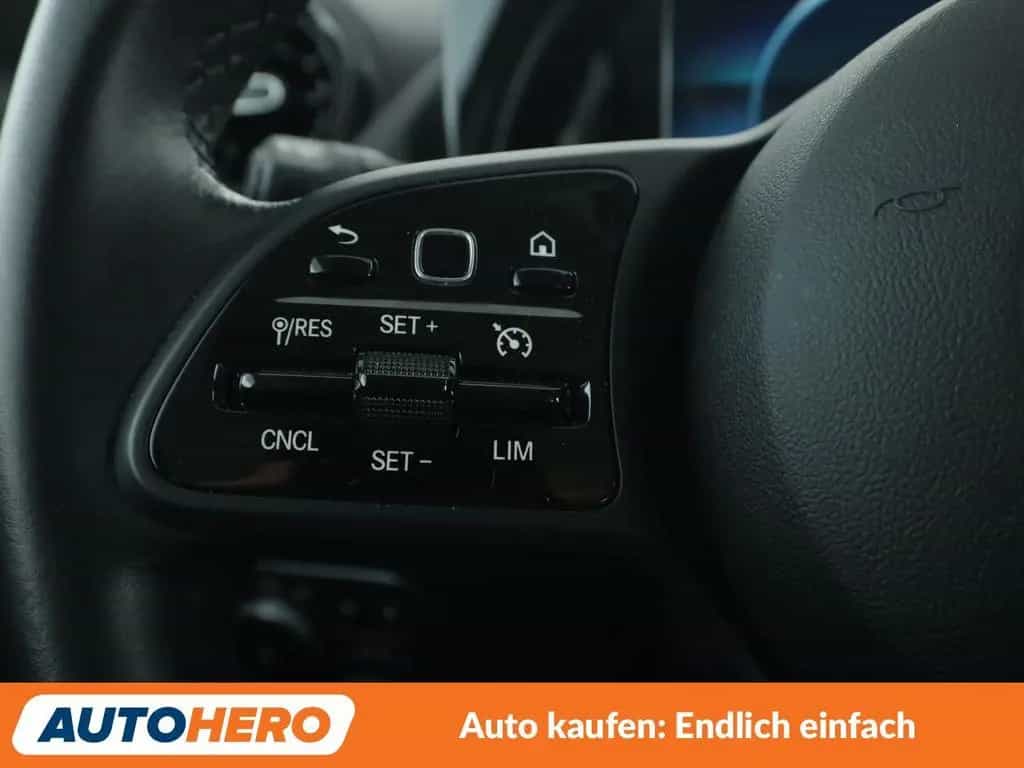 Mercedes-Benz GLA 180 Aut.*NAVI*TEMPO*CAM*PDC*SHZ* 03/2021-photo-32