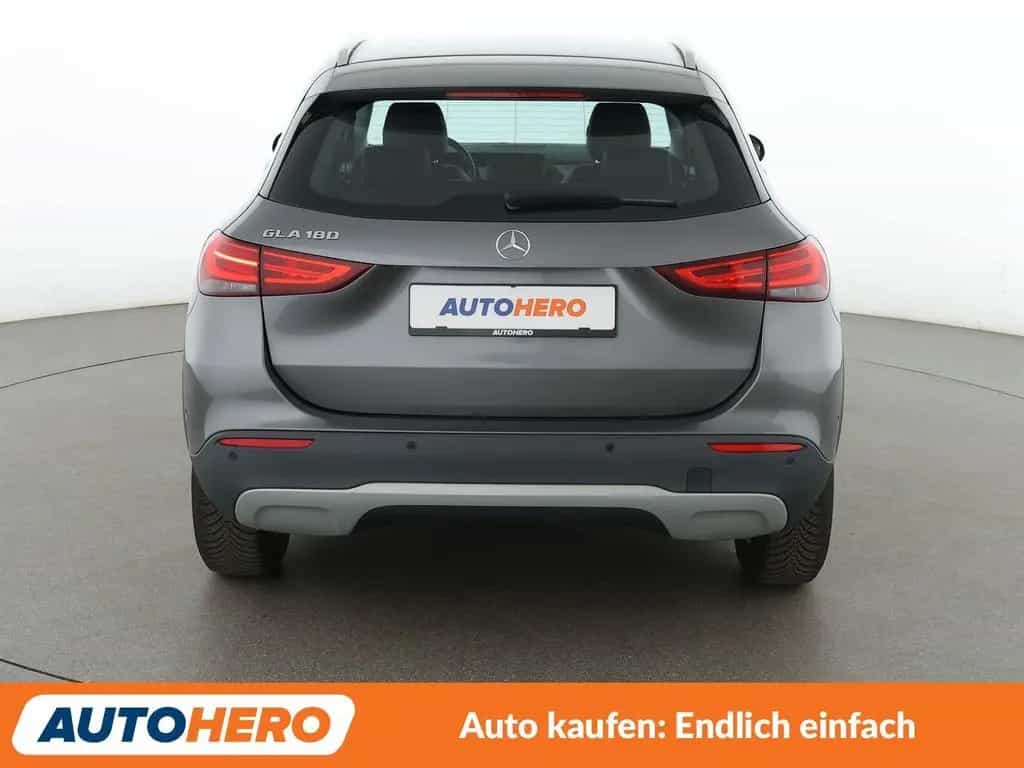 Mercedes-Benz GLA 180 Aut.*NAVI*TEMPO*CAM*PDC*SHZ* 03/2021-photo-4