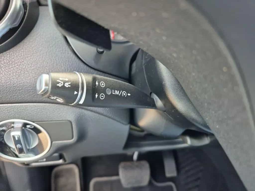 Mercedes-Benz GLA 200 7G-DCT Urban 10/2018-photo-11