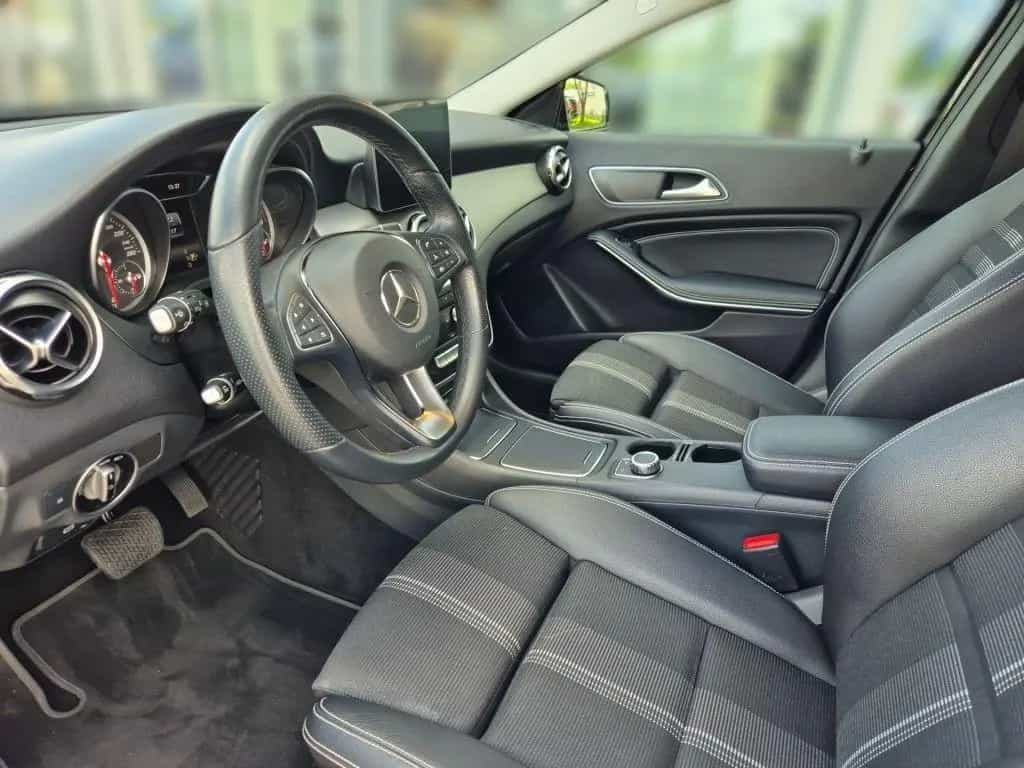 Mercedes-Benz GLA 200 7G-DCT Urban 10/2018-photo-5