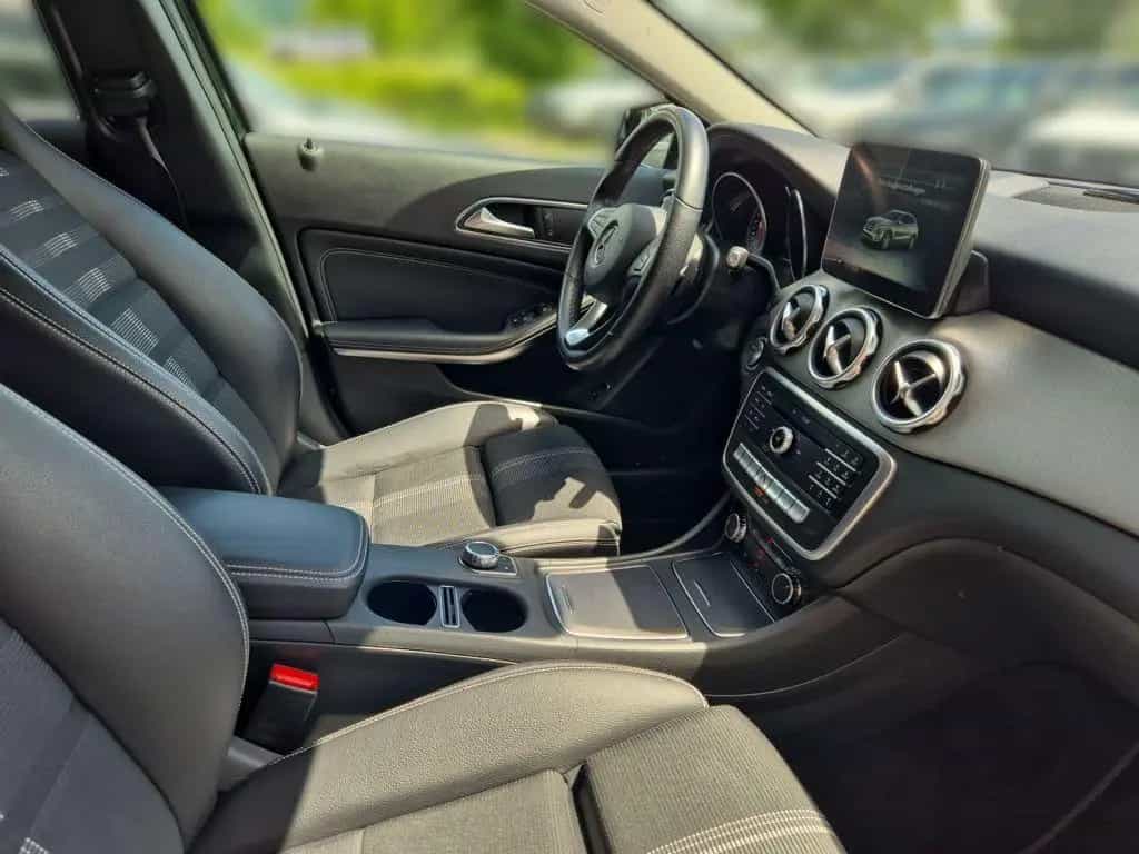 Mercedes-Benz GLA 200 7G-DCT Urban 10/2018-photo-6