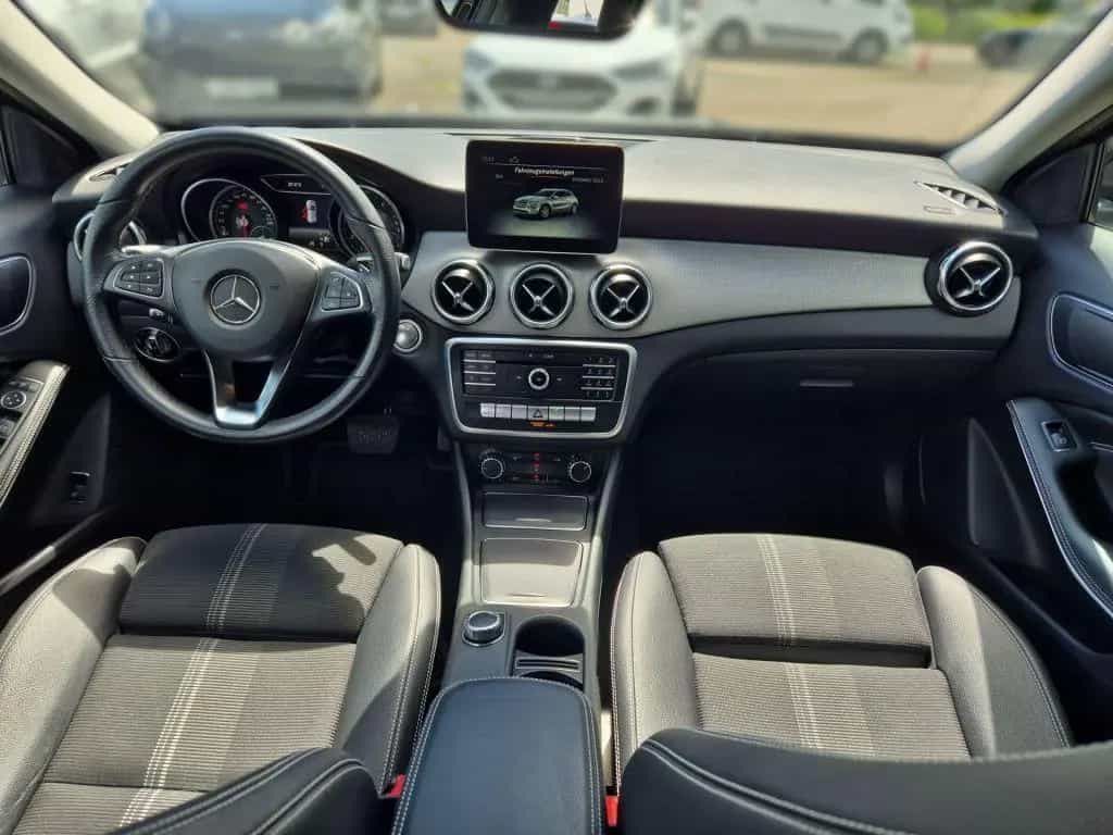 Mercedes-Benz GLA 200 7G-DCT Urban 10/2018-photo-7