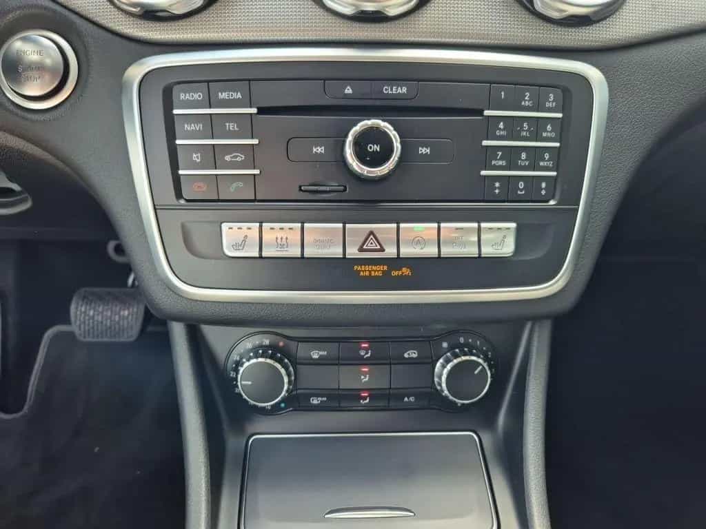 Mercedes-Benz GLA 200 7G-DCT Urban 10/2018-photo-9