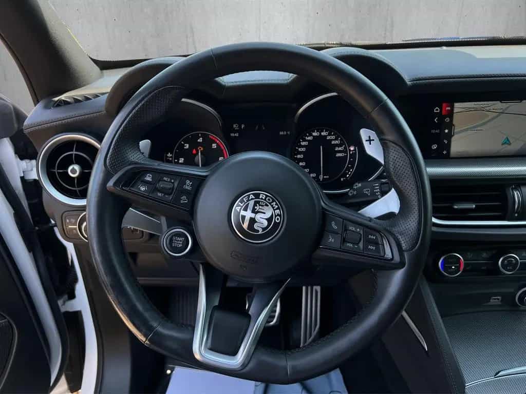 Alfa Romeo Stelvio Veloce Q4 Automatik 04/2022-photo-11