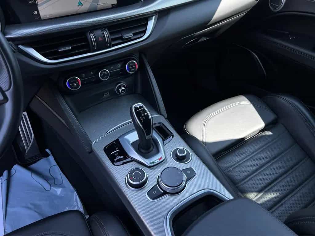 Alfa Romeo Stelvio Veloce Q4 Automatik 04/2022-photo-13