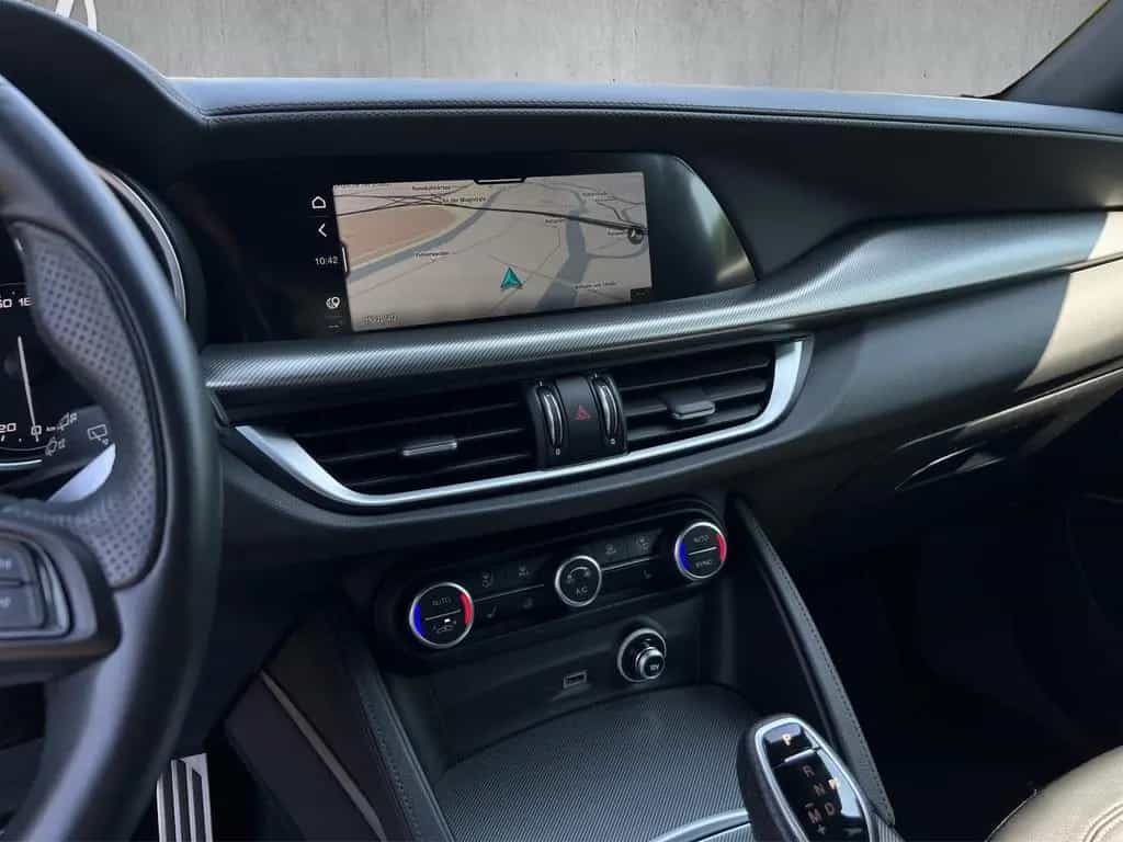 Alfa Romeo Stelvio Veloce Q4 Automatik 04/2022-photo-14
