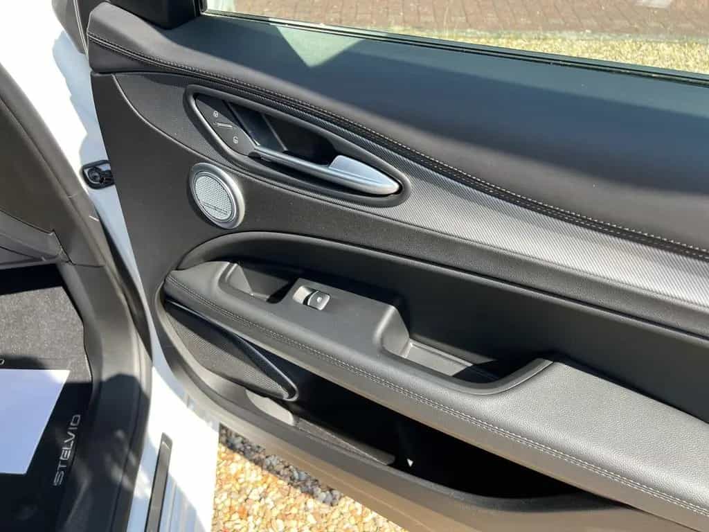 Alfa Romeo Stelvio Veloce Q4 Automatik 04/2022-photo-16