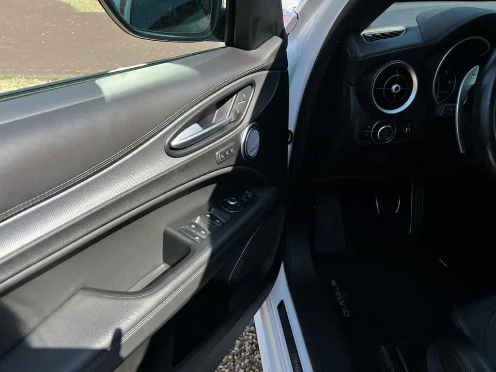 Alfa Romeo Stelvio Veloce Q4 Automatik 04/2022-photo-8