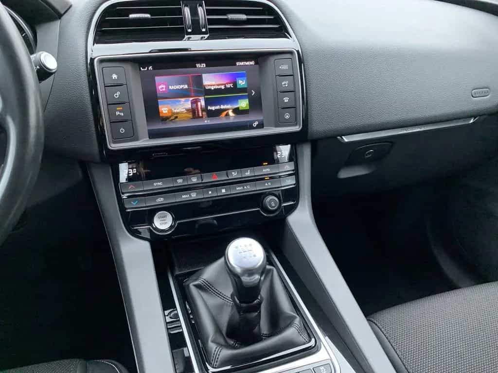 Jaguar F-Pace D165 R-SPORT EPH+NAV+BI-XENON+19"LMF+NSW 05/2017-photo-16