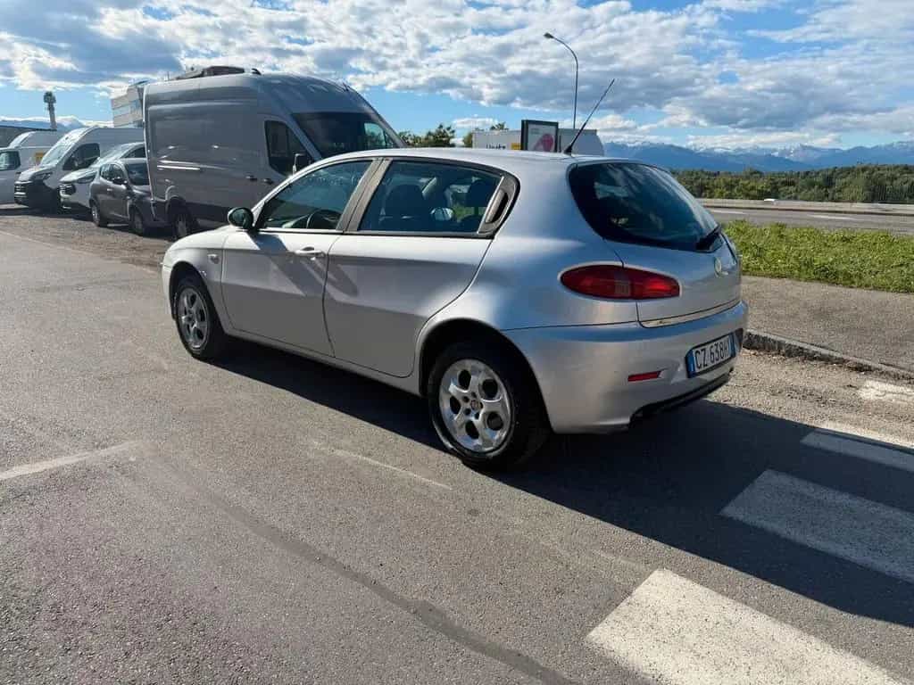 Alfa Romeo 147 1.9 JTD (120) 01/2006-photo-1