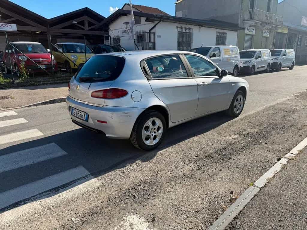 Alfa Romeo 147 1.9 JTD (120) 01/2006-photo-2