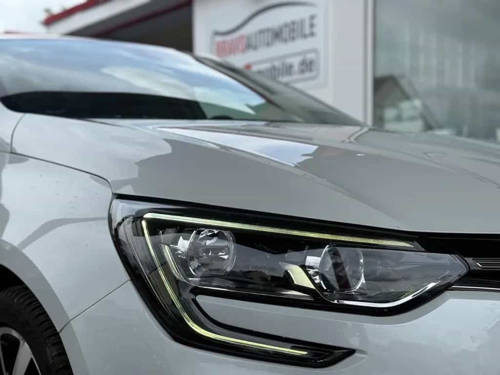 Renault Megane IV Grandtour BOSE-Edition NAVI/LEDER/SHZ 01/2020-photo-3