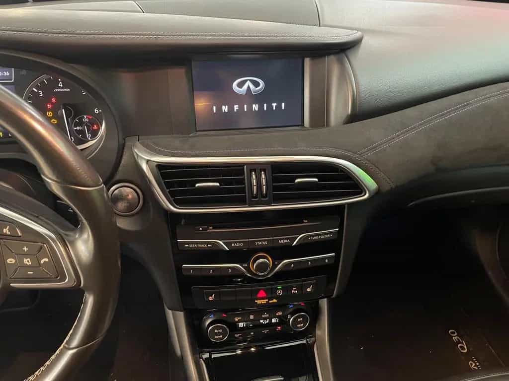 Infiniti Q30 2.2 diesel DCT AWD Premium 07/2016-photo-11